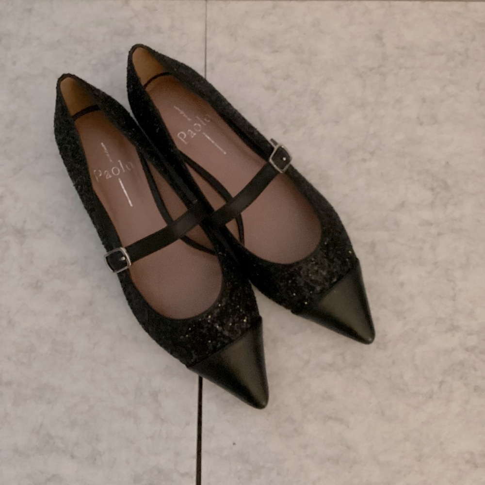 Linea Paolo Niara flat black shoes w straps. sz4.5 NWOT